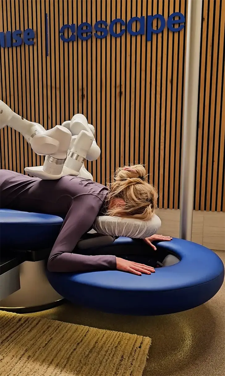 Aescape robot massage table